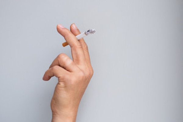 インプラントとタバコの関係